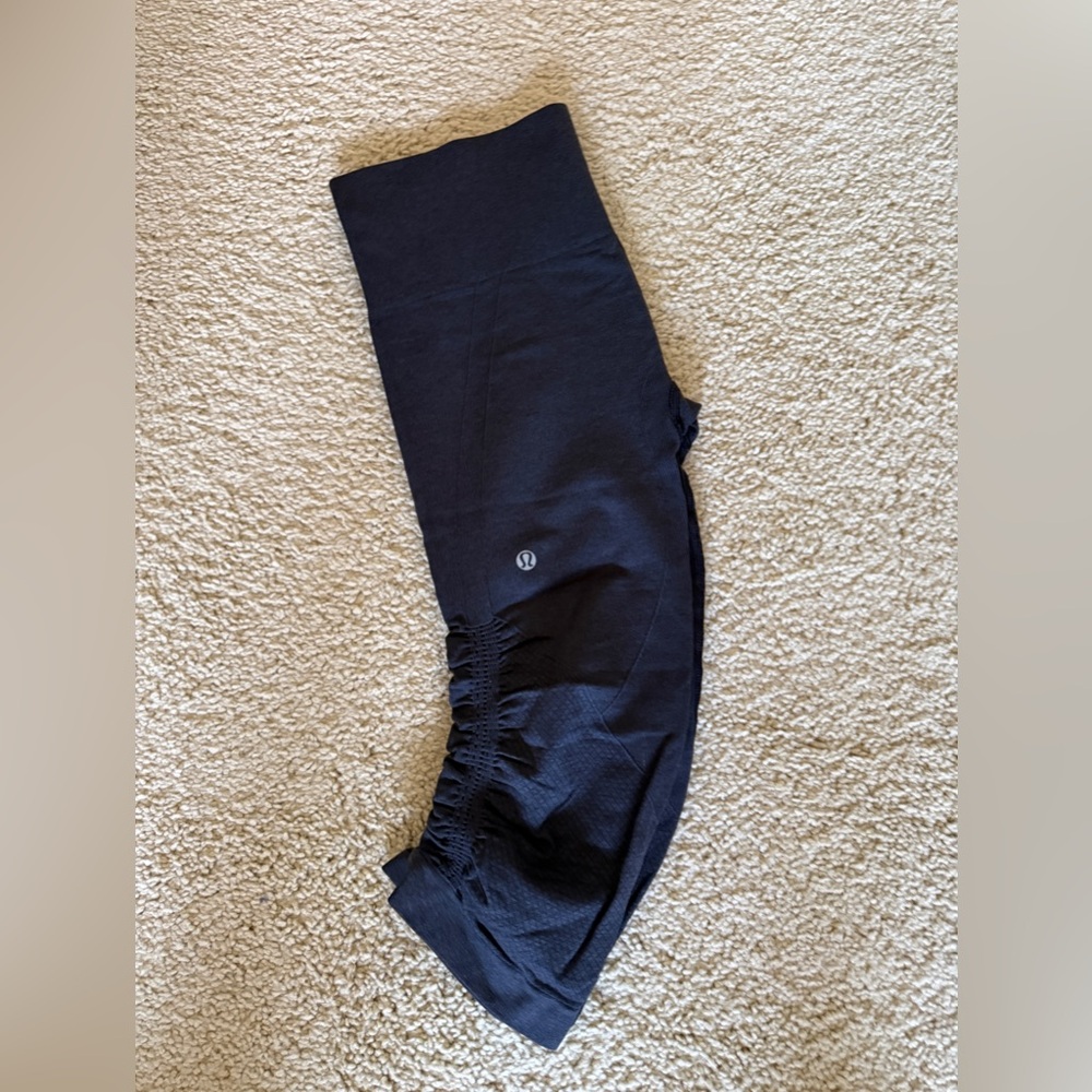 HUGE Lululemon Bundle Lot 20+ Pieces Leggings Bras Swiftly Tops Shorts Dress Hat - Picture 5 of 10